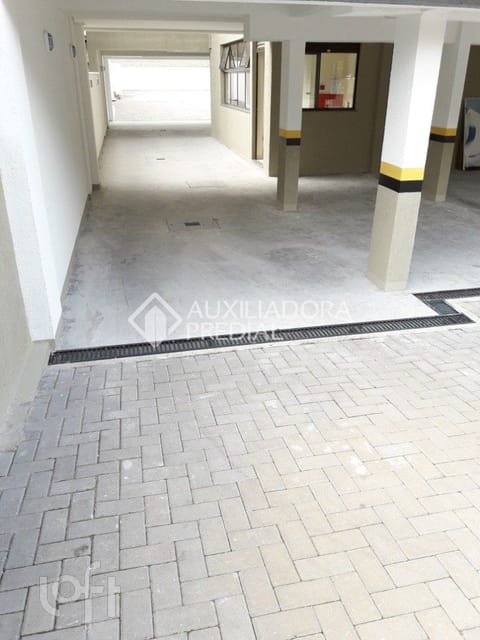 Image 22 - 235215